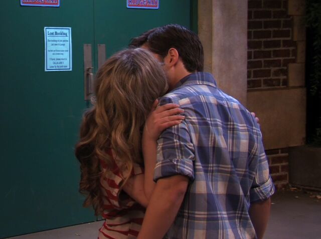 File:IOMG kiss.jpg