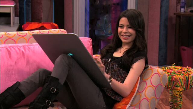 File:Miranda cosgrove iget pranky.jpg