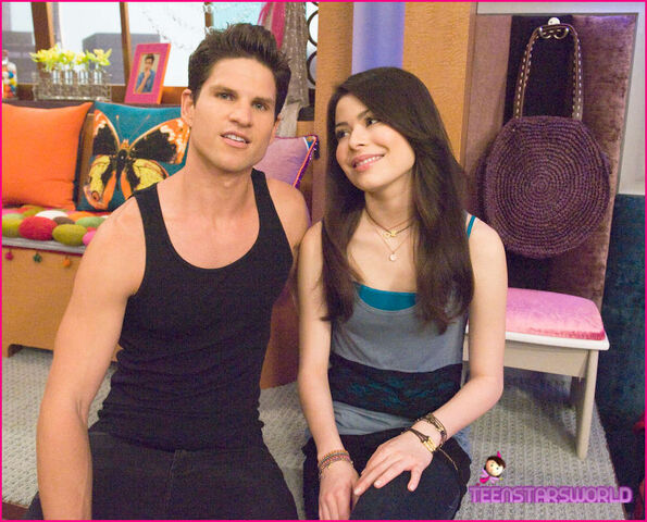 File:ZiCarly-iHire-An-Idiot-Stills-7.jpg