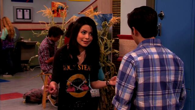 File:ICarly.S04E10.iOMG-HD.480p.Web-DL.x264-mSD.mkv 000970415.jpg
