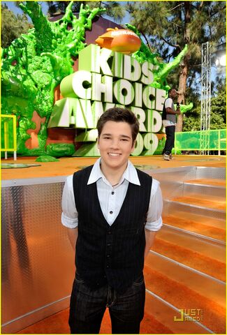 File:Jennette-mccurdy-nathan-kress-kids-choice-awards-08.jpg