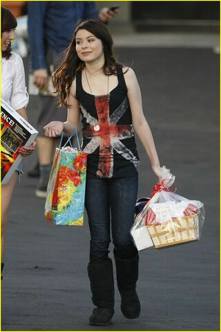 File:Miranda-cosgrove-big-sugar-03.jpg