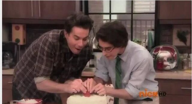 File:Spartycakefrosting.jpg
