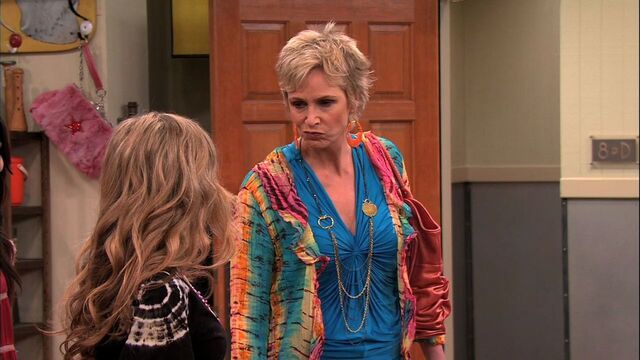 File:ISam's Mom-Sam's mom appears.jpg