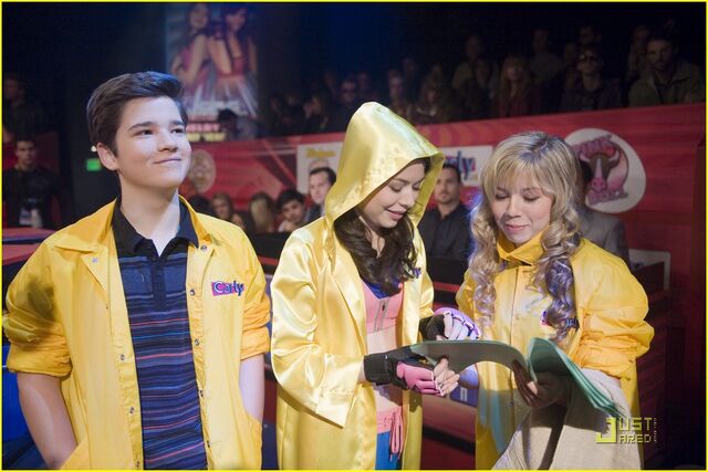 File:Icarly-ifight-shelby-marx-03.jpg