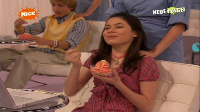 Datei:Carly Eis.png