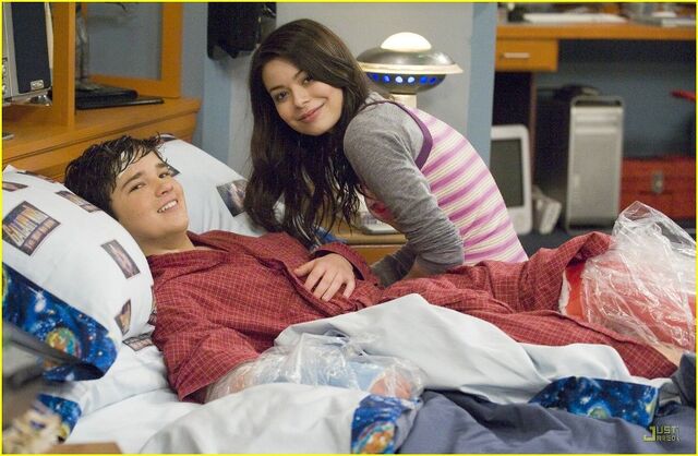File:Icarly-saved-life-stills-05.jpg