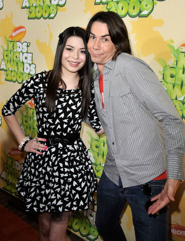 File:Miranda Cosgrove Jerry Trainor Nickelodeon kaf420dxEkLl.jpg