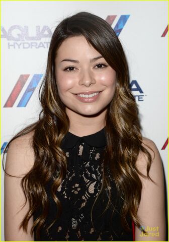 File:Miranda-cosgrove-jennette-mccurdy-bruno-mars-05.jpg