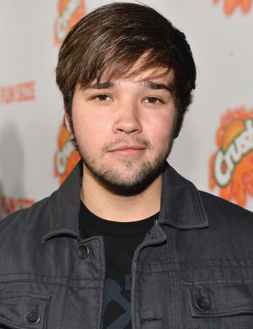 File:Nathan+Kress+Premiere+Paramount+Pictures+Fun+2VtLPlrjw-2l.jpg