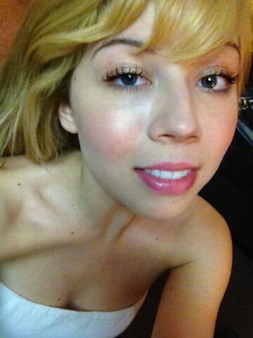 File:Jennette May 2, 2013.jpg