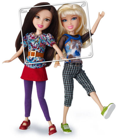 File:MOD-607960 20760-10inFashionFigures.jpg
