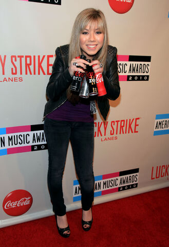 File:Jennette-McCurdy-at-the-AMA-pre-party.jpg