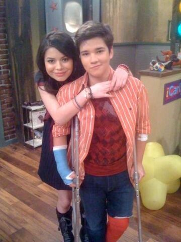 File:Nathan and Miranda aren't they cute!!!.jpg