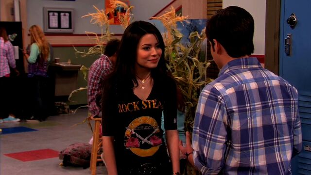File:ICarly.S04E10.iOMG-HD.480p.Web-DL.x264-mSD.mkv 000985556.jpg