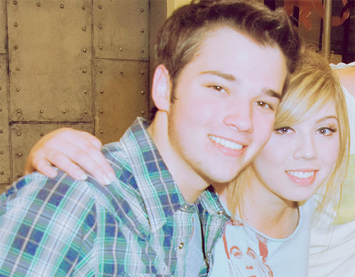 File:Nathanjennette01b.png