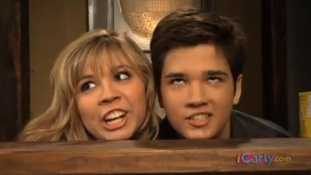 File:Samlovesfreddie.png
