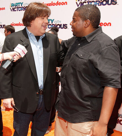 File:Dan+Schneider+Nickelodeon+iParty+Victorious+oK7hy73jcTfl.jpg