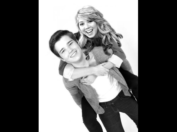 File:Seddie Piggy Back Ride.jpg