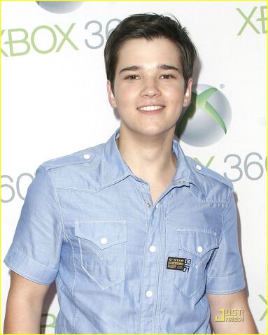 File:Ariana-grande-nathan-kress-xbox-01.jpg