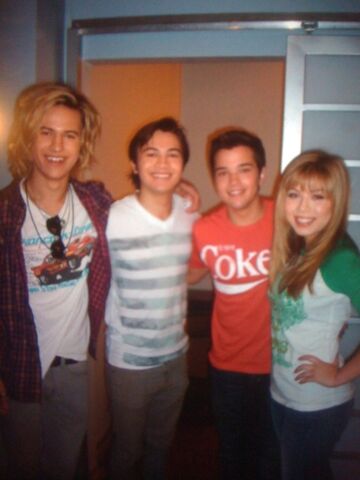 File:Jennette-McCurdy-Nathan-Kress-promo-shoot.jpg