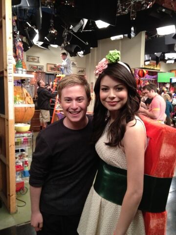 File:Carly and nevel.jpg