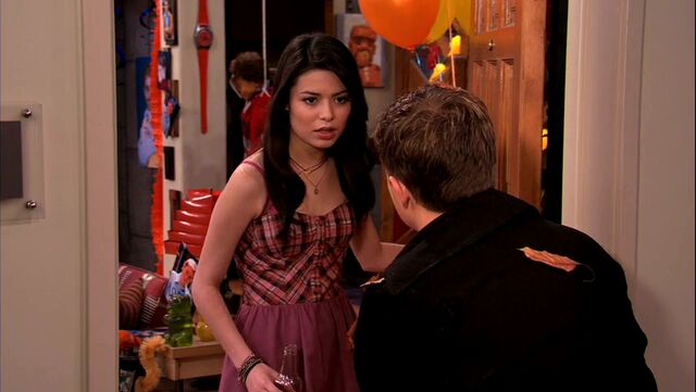File:ICarly.S04E09.iPity.the.Nevel-HD.480p.WEB-DL.x264-mSD.mkv 000745162.jpg