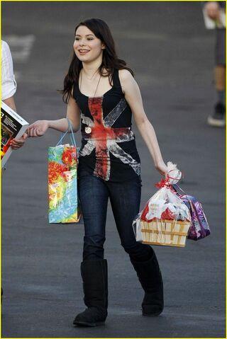 File:Miranda-cosgrove-big-sugar-09.jpg