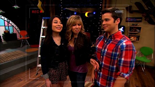 File:ICarly.S05E10.iToe.Fat.Cakes.480p.WEB-DL.x264-mSD.mkv 000081748.jpg