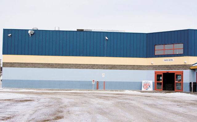 File:Lacombe Arena.jpg