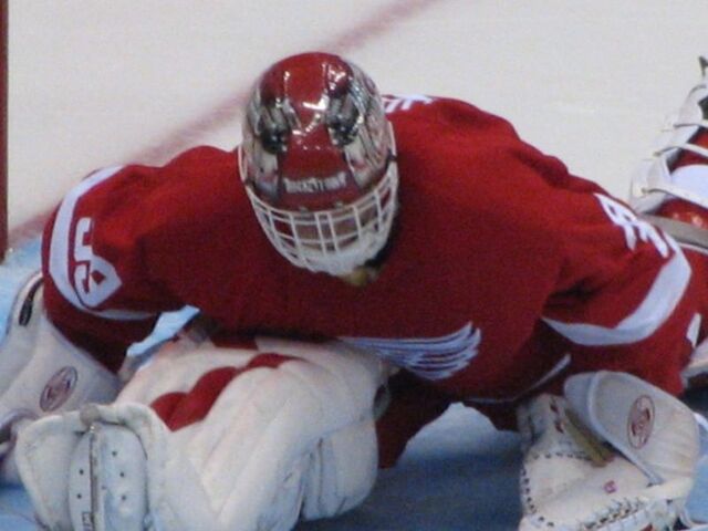 File:Dominik Hasek stretching.jpg