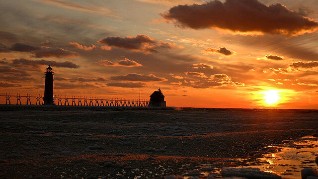 File:Grand Haven, Michigan.jpg