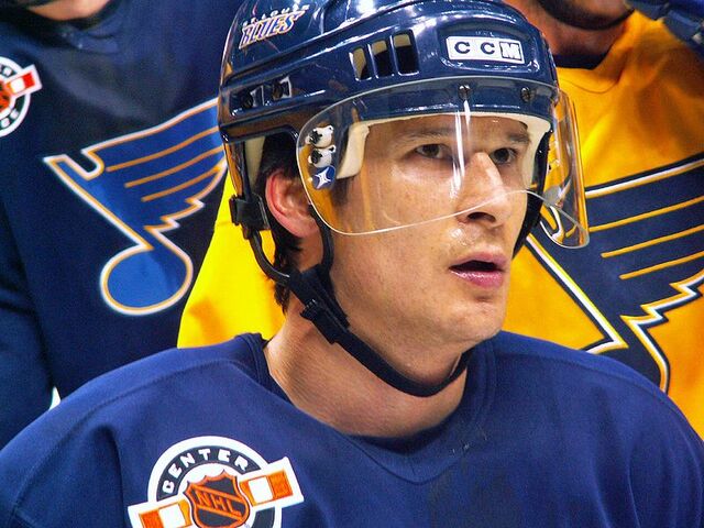 File:Paul Kariya 2008.jpg
