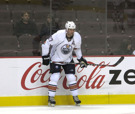 File:Dustin Penner2007.jpg