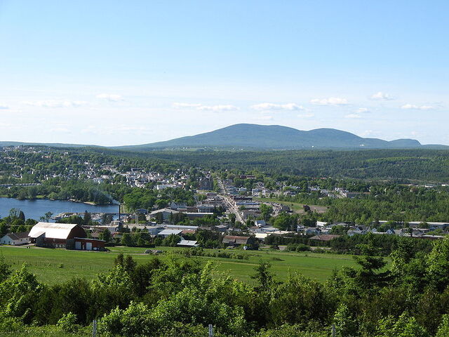 File:Lac-Mégantic, Quebec.jpg