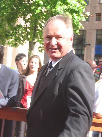 File:Randycarlyle 2006nhlawards.jpg