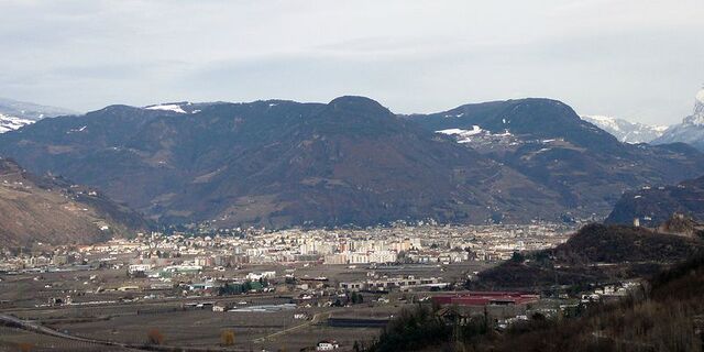 File:Bolzano.jpg
