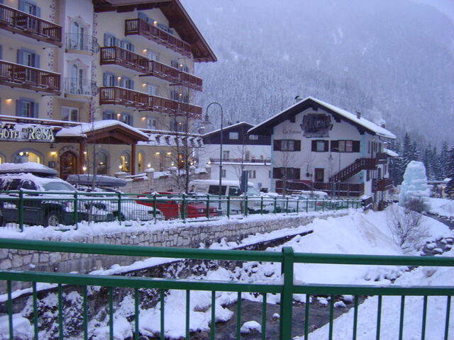 File:Canazei.jpg