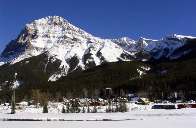 File:Field, British Columbia.jpg