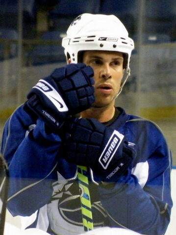 File:Willie Mitchell Canucks practice.jpg