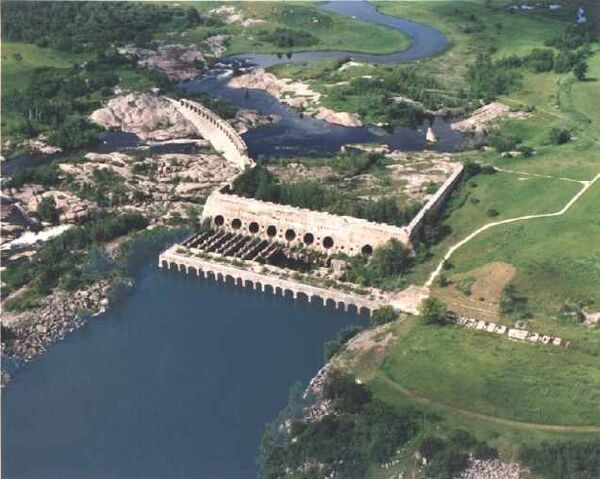 File:Lac du Bonnet, Manitoba.jpg