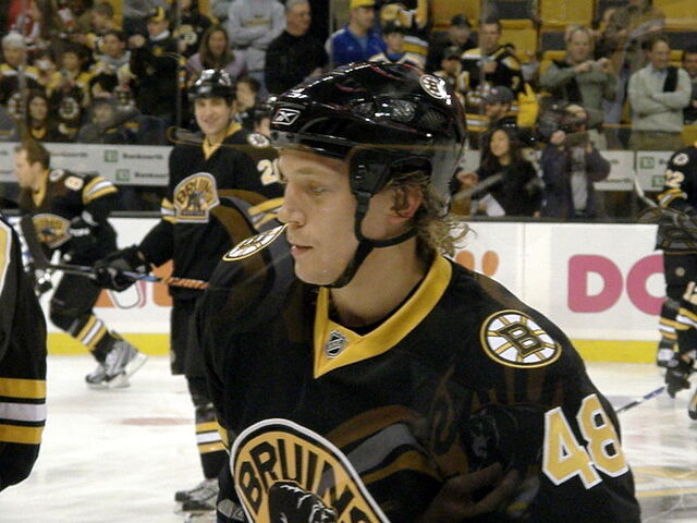 File:Matt Hunwick.jpg