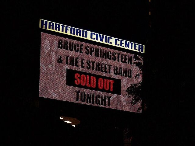 File:HartfordCivicCenterSoldOut.jpg
