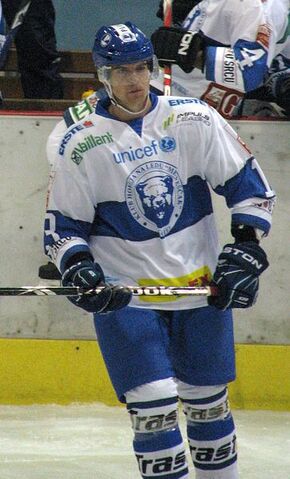 File:Jonathan Filewich 2010.jpg