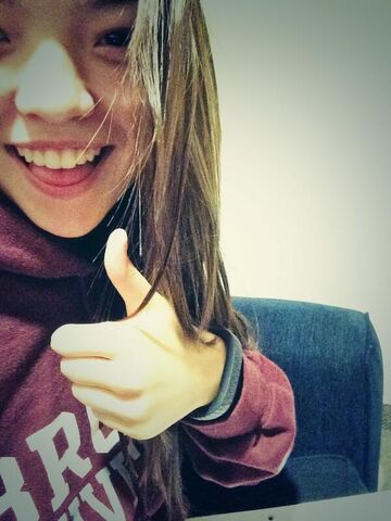 File:Piper Curda Thumbs Up.jpg