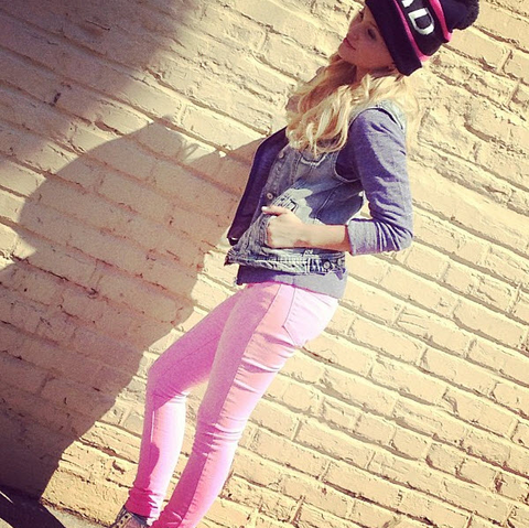 File:Olivia Wearing Pink Jeans.png