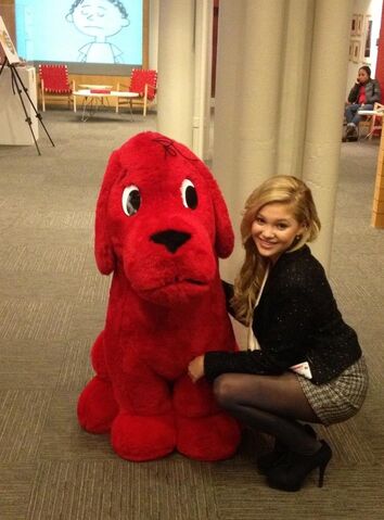 File:Olivia with Clifford.jpg