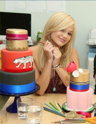 File:Olivia and a Cake.jpg
