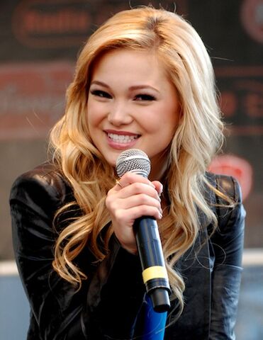 File:Olivia Holt with Curls.jpg