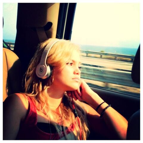 File:Olivia Wearing Beats.jpg